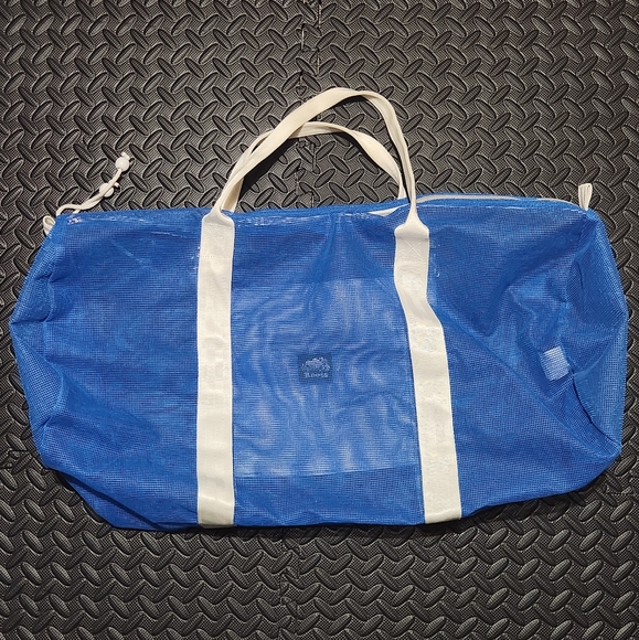 Large Vintage Roots Swim Team Canada Mesh Duffle Bag - Picture 4 of 4